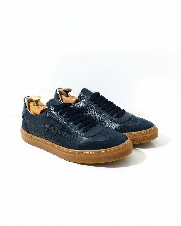 Sneaker in camoscio e bottolato