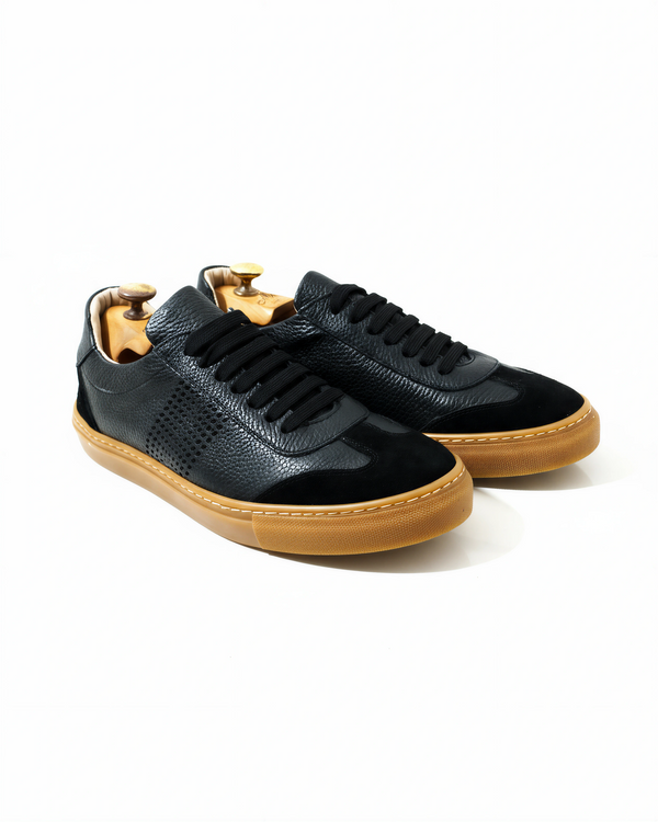 Sneaker in camoscio e bottolato