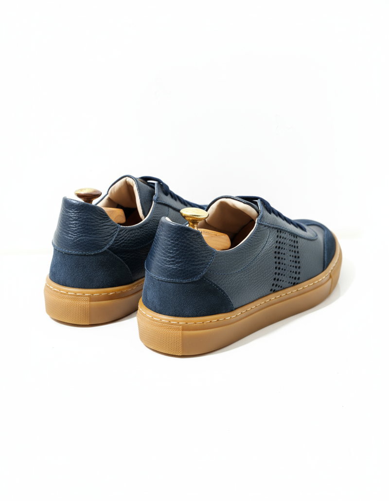 Sneaker in camoscio e bottolato