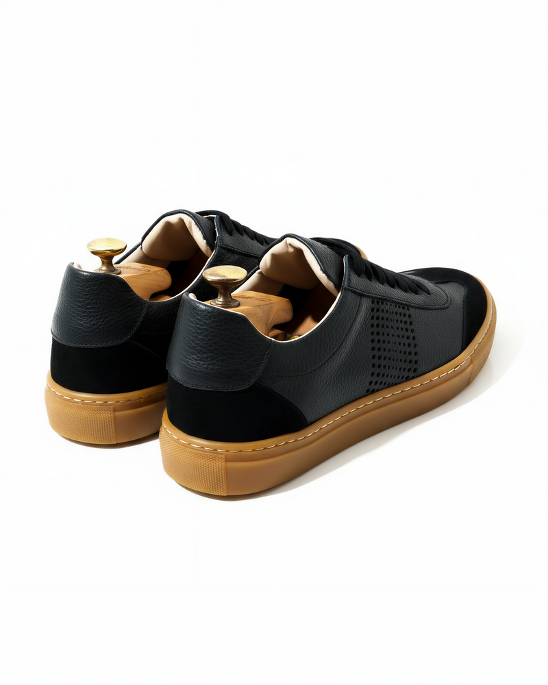 Sneaker in camoscio e bottolato