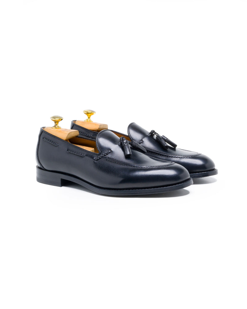 Black calfskin tassel loafer