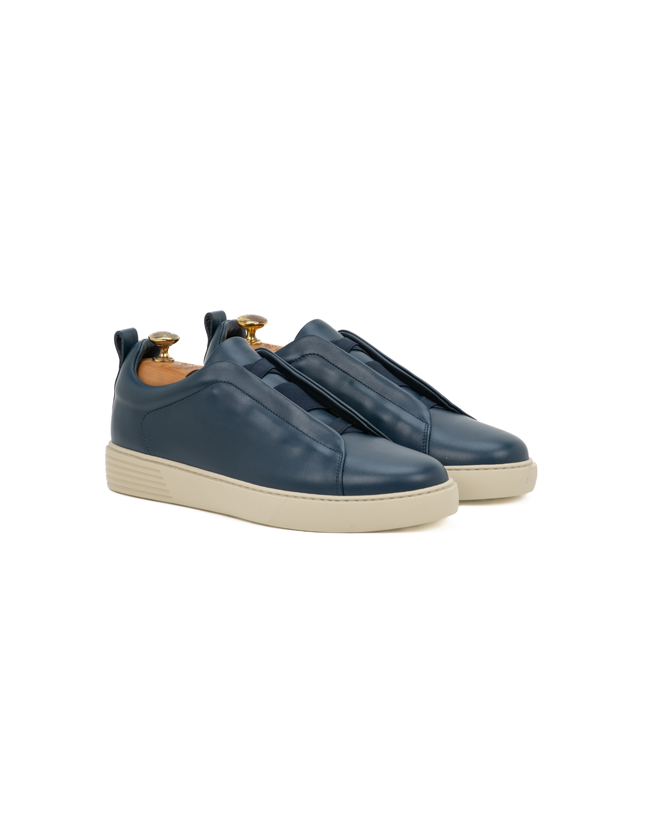 Sneaker with elastic calfskin