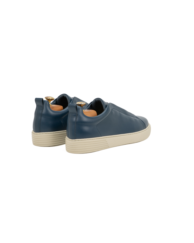 Sneaker with elastic calfskin