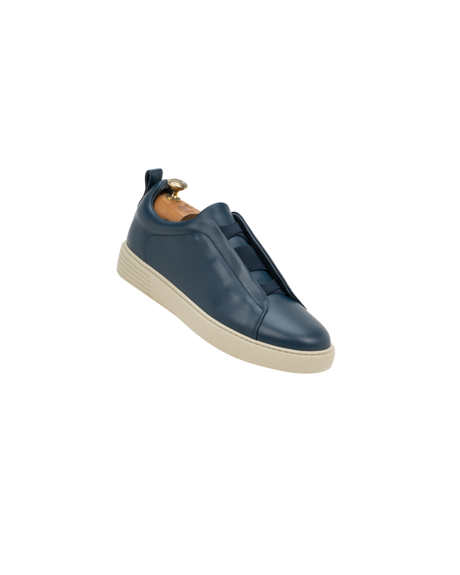 Sneaker with elastic calfskin