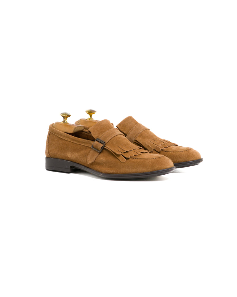 Mocassino con doppia frangia in camoscio sequoia