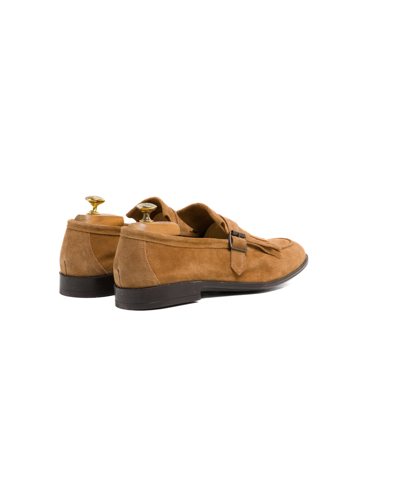 Mocassino con doppia frangia in camoscio sequoia