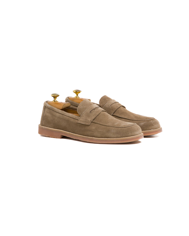 Mocassino con bendina in camoscio liquorice
