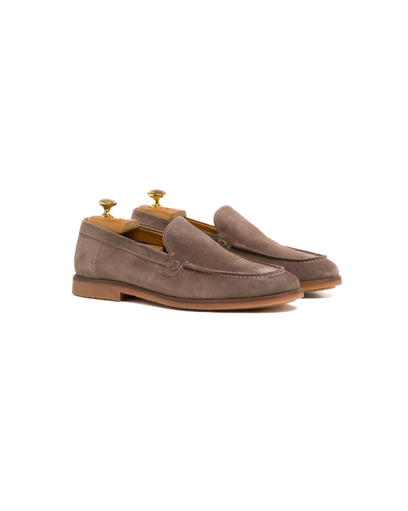 Mocassino liscio in camoscio taupe