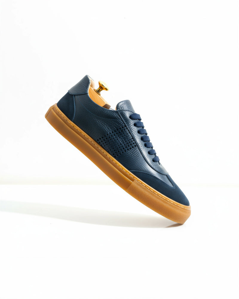 Sneaker in camoscio e bottolato