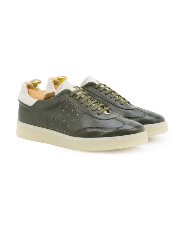 Sneaker allacciata in pelle verde
